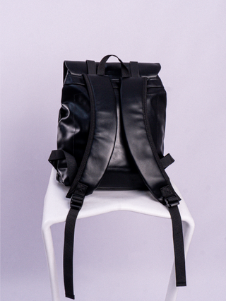 PLAIN LEATHER BACKPACK